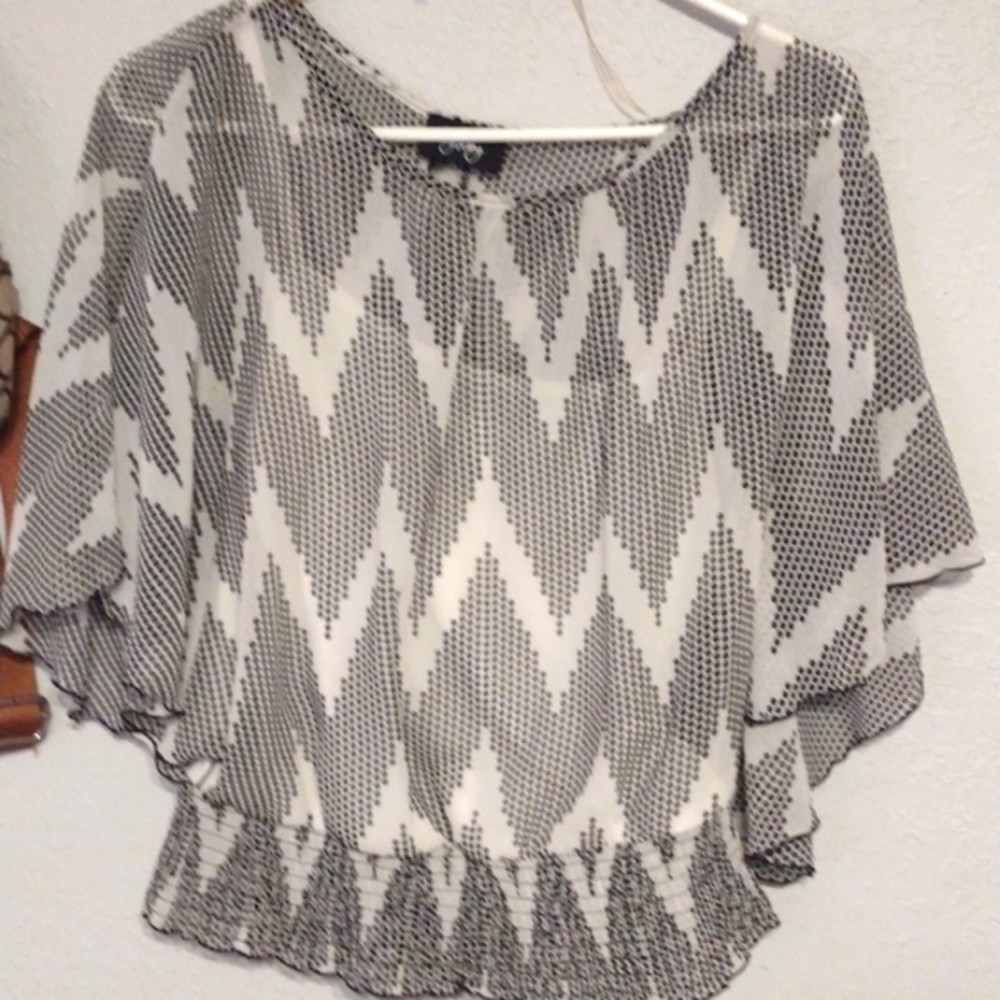 Black and white shirt M